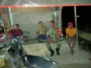 Babinsa Koramil 1628-05/Jereweh Tingkatkan Patroli Malam, Warga Diimbau Jaga Kamtibmas