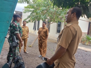 Babinsa Desa Soriutu Koramil 1614-06 Manggelewa Gelar Komsos dan Silaturahmi Warga Palia