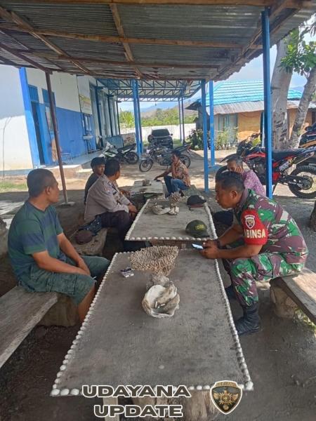 Babinsa Kwangko Gelar Komsos dan Monitoring Wilayah Jaga Kamtibmas