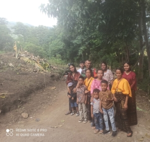 Babinsa Maurole Intensifkan Pamwil dan Komsos di Desa Kotabaru