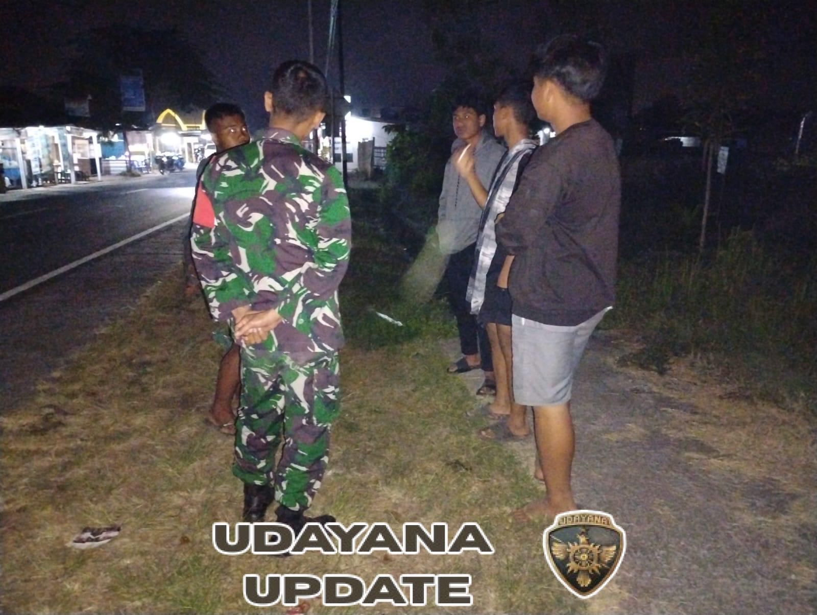 Babinsa Sembalun Gelar Patroli Malam, Warga Diimbau Tingkatkan Kewaspadaan
