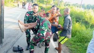 Sigap di Perbatasan, Satgas Motamasin Selamatkan Korban Kecelakaan di Desa Rafae