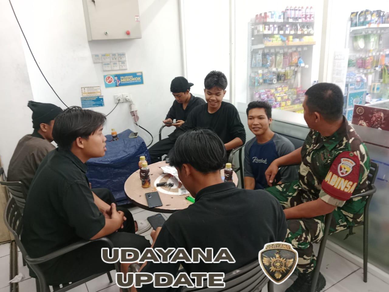 ‎Babinsa Kalijaga Timur Gelar Patroli Kongkow, Ajak Pemuda Tingkatkan Kewaspadaan