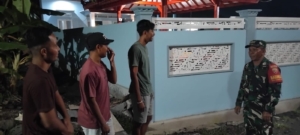 ‎Babinsa Mamben Daya Rutin Patroli Malam untuk Tingkatkan Keamanan Lingkungan