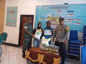 Pendampingan Penyaluran Bantuan Pangan Beras dan Minyak Goreng di Desa Sekongkang Bawah