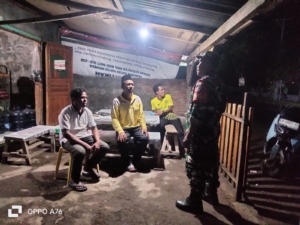 Babinsa Koramil 1608-02/Bolo Perkuat Keamanan Wilayah Lewat Ronda Malam Serentak