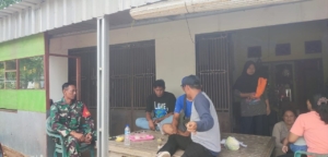 Babinsa Desa Kelanir Jalin Kedekatan dengan Warga Lewat Kegiatan Komsos