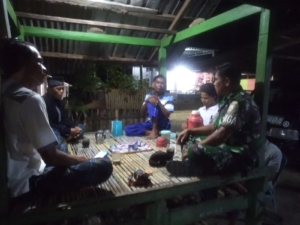 Piket Koramil 1628-03/Seteluk Patroli Malam untuk Pastikan Keamanan Warga