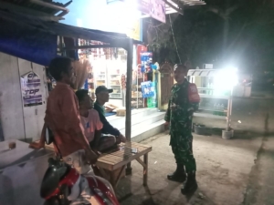 Babinsa Simpasai Gelar Ronda Malam Bersama Warga untuk Jaga Kamtibmas