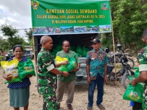TNI Kodim Kupang Salurkan Ratusan Paket Bantuan Sosial