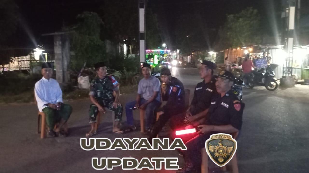 ‎ Babinsa Tanjung Luar Bersama Aparat Gelar Patroli Malam Jaga Kamtibmas Desa