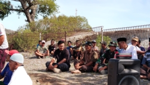 Babinsa Poto Tano Hadiri Pemakaman Almarhum Bapak Salem, Wujud Kedekatan TNI dengan Masyarakat