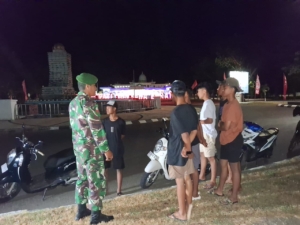 Babinsa Koramil 1628-01/Taliwang Gelar Patroli Malam Demi Jaga Kondusifitas Wilayah