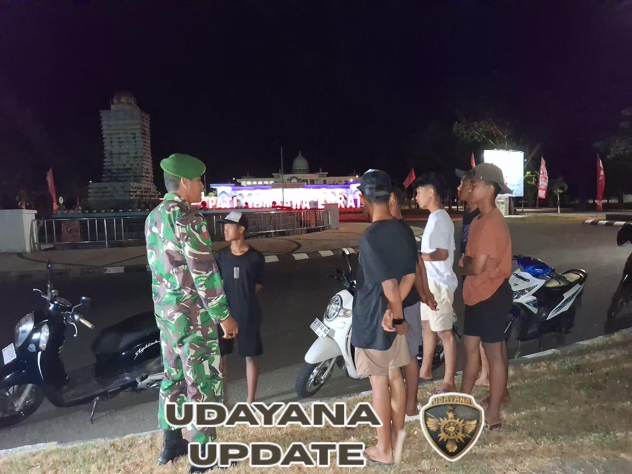 Babinsa Koramil 1628-01/Taliwang Gelar Patroli Malam Demi Jaga Kondusifitas Wilayah