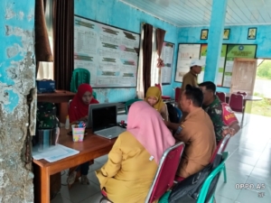 Babinsa Desa Seran Dampingi Pendataan Lansia, Wujud Dukungan Program KSB Maju Sosial