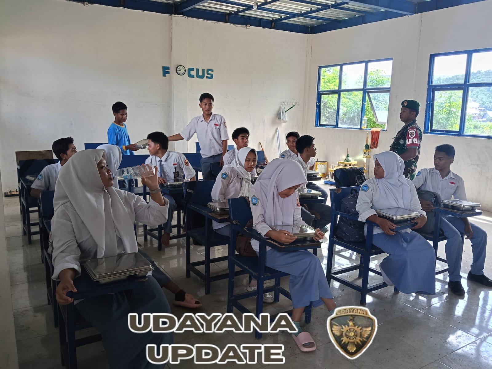 Babinsa Koramil 1628-05/Jereweh Dampingi Program Makan Sehat Bergizi di SMK Rum Inovasi