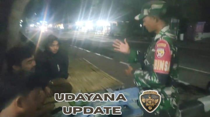 ‎Babinsa Puncak Jeringo Gelar Patroli Malam di Pelabuhan Kayangan untuk Perkuat Keamanan