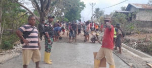 Serda Yornam Kase Pimpin Pengecoran Jalan di Desa Oesena