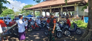 Babinsa Desa Langgahan Amankan Prosesi Melasti Ide Sesunan ke Pura Watu Kelotok di Klungkung