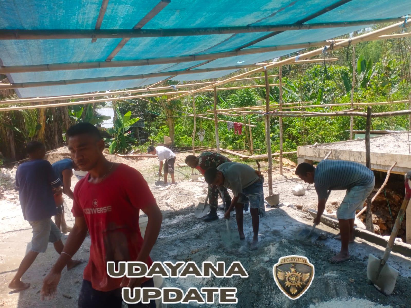 TNI dan Rakyat Bersatu, Babinsa Loli Kerja Bakti Bangun Rumah Warga