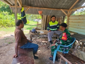 Babinsa Koramil 1628-05/Jereweh Imbau Petani Hindari Ladang Saat Hujan Demi Cegah Sambaran Petir