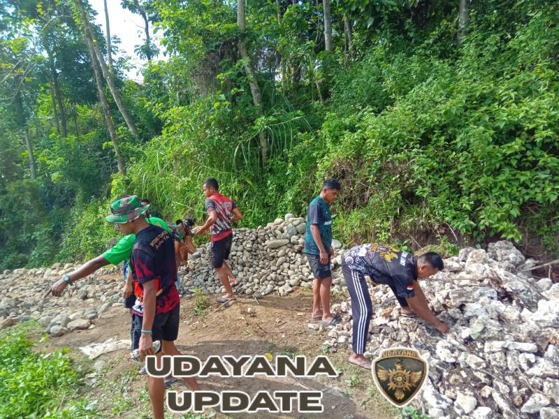 Kodim 1612/Manggarai Dorong Peningkatan Infrastruktur Desa Rado Melalui Karya Bakti Jalan Telford