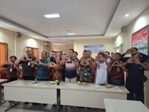 Peduli kesehatan masyarakat, anggota Koramil 1623-08/Kubu hadiri lokakarya mini lintas sektoral bidang kesehatan.