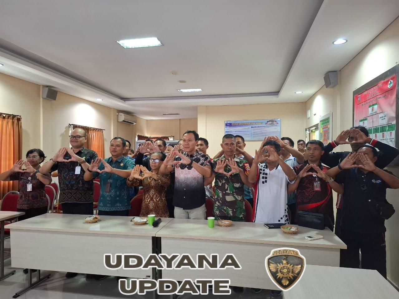 Peduli kesehatan masyarakat, anggota Koramil 1623-08/Kubu hadiri lokakarya mini lintas sektoral bidang kesehatan.