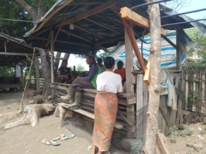 Babinsa Doropeti Ajak Warga Jaga Kebersihan di Musim Hujan