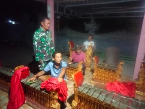 Koramil 1607-07/Lunyuk Gelar Patroli Malam Jaga Kamtibmas di Wilayah Binaan