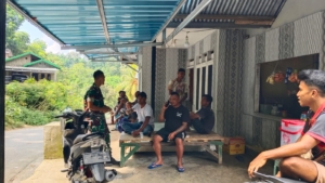 Babinsa Koramil 1602-04/Maurole Gelar Pamwil dan Komsos di Desa Detukeli