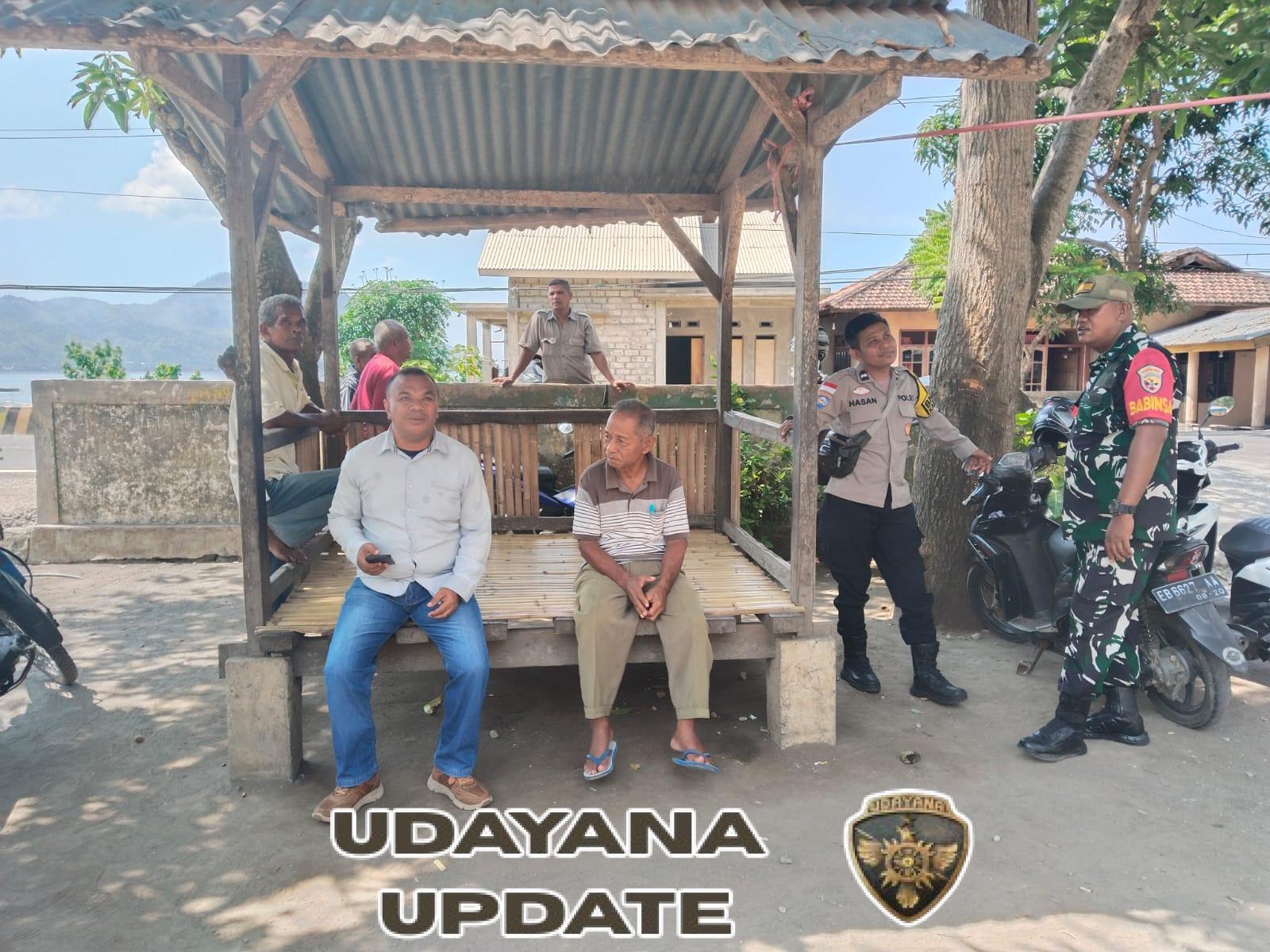 Babinsa dan Bhabinkamtibmas Gheo Ghoma Gelar Komsos, Pererat Kemanunggalan dengan Warga  TNI-Polri Hadir di Tengah Warga, Babinsa dan Bhabinkamtibmas Dorong Gotong Royong di Desa  Babinsa dan Bhabinkamtibmas Sampaikan Himbauan Kamtibmas dan Kesehatan kepada Masyarakat  Pendekatan Babinsa dan Bhabinkamtibmas Tingkatkan Kepercayaan Warga Desa Gheo Ghoma  Ende, – Babinsa Koramil 1602-01/Ende, Sertu Ridwan Ali, melaksanakan kegiatan Komunikasi Sosial (Komsos) dan Pengamanan Wilayah (Pamwil) di Dusun Mbomba 1, Desa Gheo Ghoma, Kecamatan Ende Utara, Kabupaten Ende, Sabtu (1/11/2025) pukul 09.00 WITA hingga selesai.  Kegiatan ini merupakan bagian dari tugas pokok Satuan Komando Kewilayahan (Satkowil) sebagai ujung tombak TNI AD, yang bertujuan menjaga keamanan wilayah serta mempererat kemanunggalan TNI dan rakyat.  Dalam kegiatan tersebut, Sertu Ridwan Ali memantau situasi keamanan wilayah, memberikan rasa nyaman dan aman kepada masyarakat, serta menghimbau warga untuk selalu menjaga kesehatan dan berhati-hati dalam beraktivitas, terutama saat menghadapi cuaca hujan maupun panas.  Babinsa juga menekankan pentingnya kerja sama dan gotong royong, terutama kepada generasi muda, agar lingkungan tetap bersih, aman, dan tertib. Selain itu, Sertu Ridwan Ali mendengarkan keluhan masyarakat terkait masalah sehari-hari, sehingga dapat dikoordinasikan atau diselesaikan dengan baik bersama pihak terkait.  Kegiatan ini dihadiri oleh Bhabinkamtibmas Gheo Ghoma, Kepala Desa Gheo Ghoma, serta masyarakat setempat sebanyak 8 orang. Seluruh rangkaian kegiatan berjalan lancar, aman, dan tertib, serta mendapat sambutan hangat dan antusias dari warga.  “Keberadaan Babinsa di tengah masyarakat bukan hanya untuk pengamanan, tetapi juga untuk mendukung kegiatan sosial dan produktif masyarakat serta memperkuat hubungan harmonis antara TNI dan rakyat,” ujar Sertu Ridwan Ali.  Dengan kegiatan seperti ini, TNI AD melalui Satkowil terus menegaskan peranannya sebagai garda terdepan dalam menjaga keamanan dan mendukung kesejahteraan masyarakat di wilayah binaan.  (Pendim 1602/Ende)