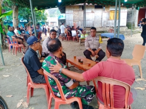 Babinsa Koramil 1602-01/Ende Tingkatkan Kamtibmas Lewat Komsos di Paupire