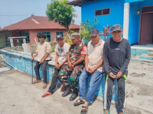 Babinsa Ramil 1602-01/Ende Tingkatkan Kamtibmas Lewat Komsos di Kotaratu