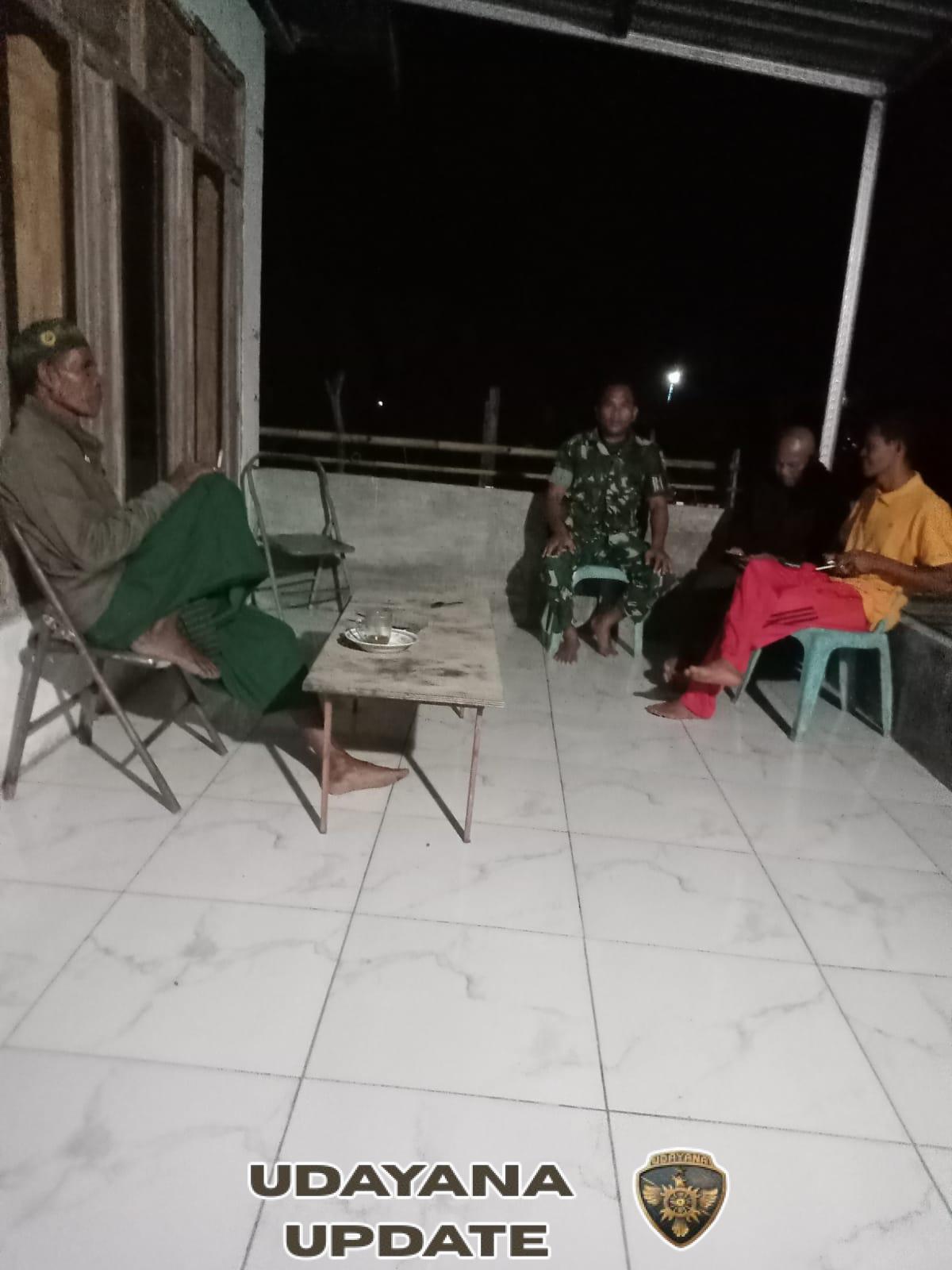 Babinsa Koramil 1628-04/Poto Tano Laksanakan Patroli Malam, Pastikan Keamanan Wilayah Kondusif