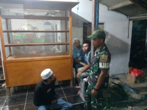 Babinsa Koramil 1628-02/Sekongkang Laksanakan Patroli Malam Jaga Kamtibmas Wilaya