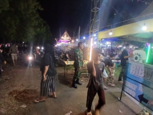 Babinsa Skongkang Laksanakan Patroli Malam di Tempat Hiburan Desa Pasir Putih