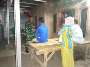 Babinsa Koramil 1608-02/Bolo Perkuat Kamtibmas Lewat Ronda Malam Bersama Warga