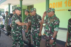 Pangdam IX/Udayana Mayjen TNI Piek Budyakto Transit di Makodim 1621/TTS Usai Kunker di Belu dan TTU