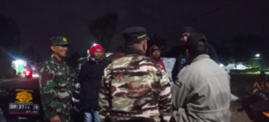 Babinsa Aik Dewa Ajak Warga Tingkatkan Siskamling dan Jaga Kamtibmas ‎