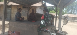 Babinsa Koramil 1602-04/Maurole Laksanakan Komsos dan Pamwil di Dusun Wolobele Desa Kotabaru