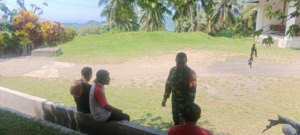 Babinsa Koramil 1602-01/Ende Laksanakan Komsos dan Pamwil di Kelurahan Onelako