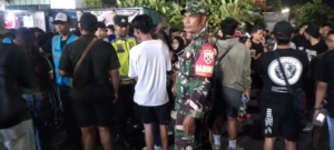 Wujudkan Kamtibmas Kondusif, Babinsa Desa Buruan Atensi Pertandingan Bali United VS Persib Bandung