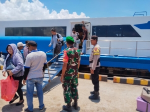 Koramil 1627-01/Baa Tegakkan Disiplin dan Keamanan Laut, Pantau Kapal Bahari Express 8E