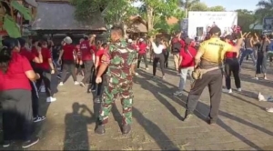 Sinergi Babinsa dan Bhabinkamtibmas Wujudkan Kebersamaan Pemuda Guwang Lewat Senam Ceria