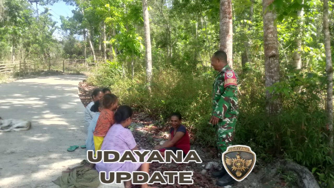 Babinsa Koramil 1618-01/Miotim Ajak Warga Desa Naiola Tingkatkan Kewaspadaan Melalui Komsos