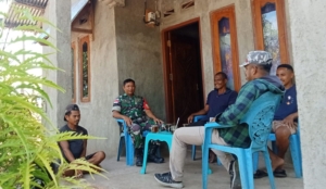 Sertu Wilfridus Molo Laksanakan Anjangsana, Imbau Warga Teba Timur Jaga Keharmonisan dan Keamanan