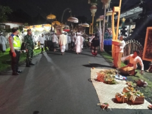 Upacara Melasti Dan Nunas Tirta Desa Adat Nyanglan Dikawal TNI Polri Dan Pecalang