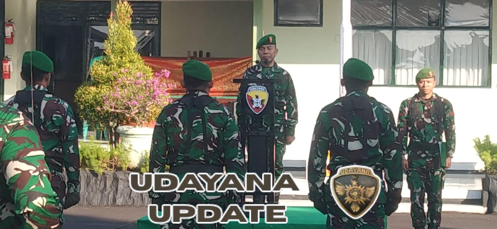 Mayor Caj I Nyoman Mangku Pimpin upacara pengibaran Bendera Merah Putih.