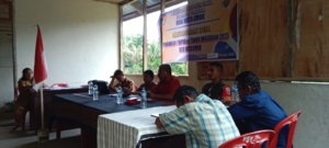 Dukung Pembangunan Desa, Babinsa Koramil 1603-02/Talibura Ikuti Rapat RKPDes di Watu Onok